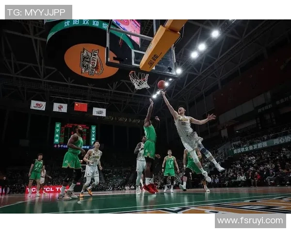 辽宁本钢球员因伤暂时退出比赛,球迷热切期盼其早日康复